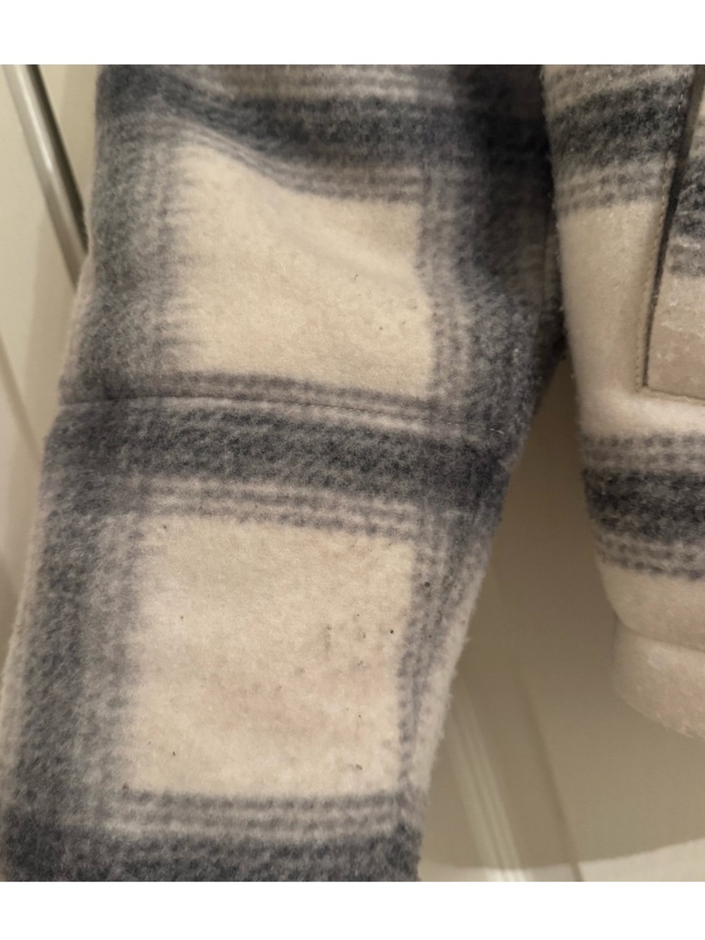 Abercrombie & Fitch Ivory and Gray Plaid Puffer Jacket - Picture 6 of 8